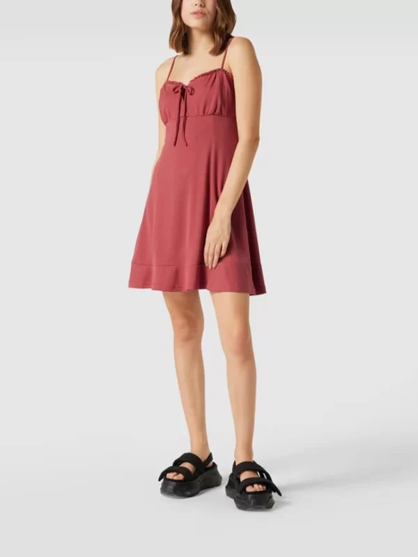 REVIEW Ärmelloses Minikleid Mit Raffungen – Bordeaux Rot 1